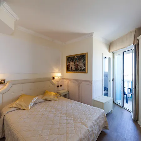 מלון Baia Imperiale 4*